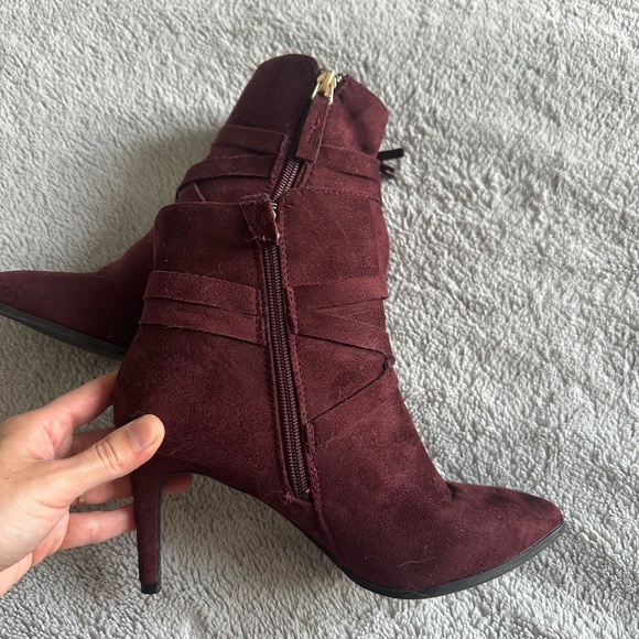 Le Chateau Deep Red Ankle Booties - Picture 2 of 4